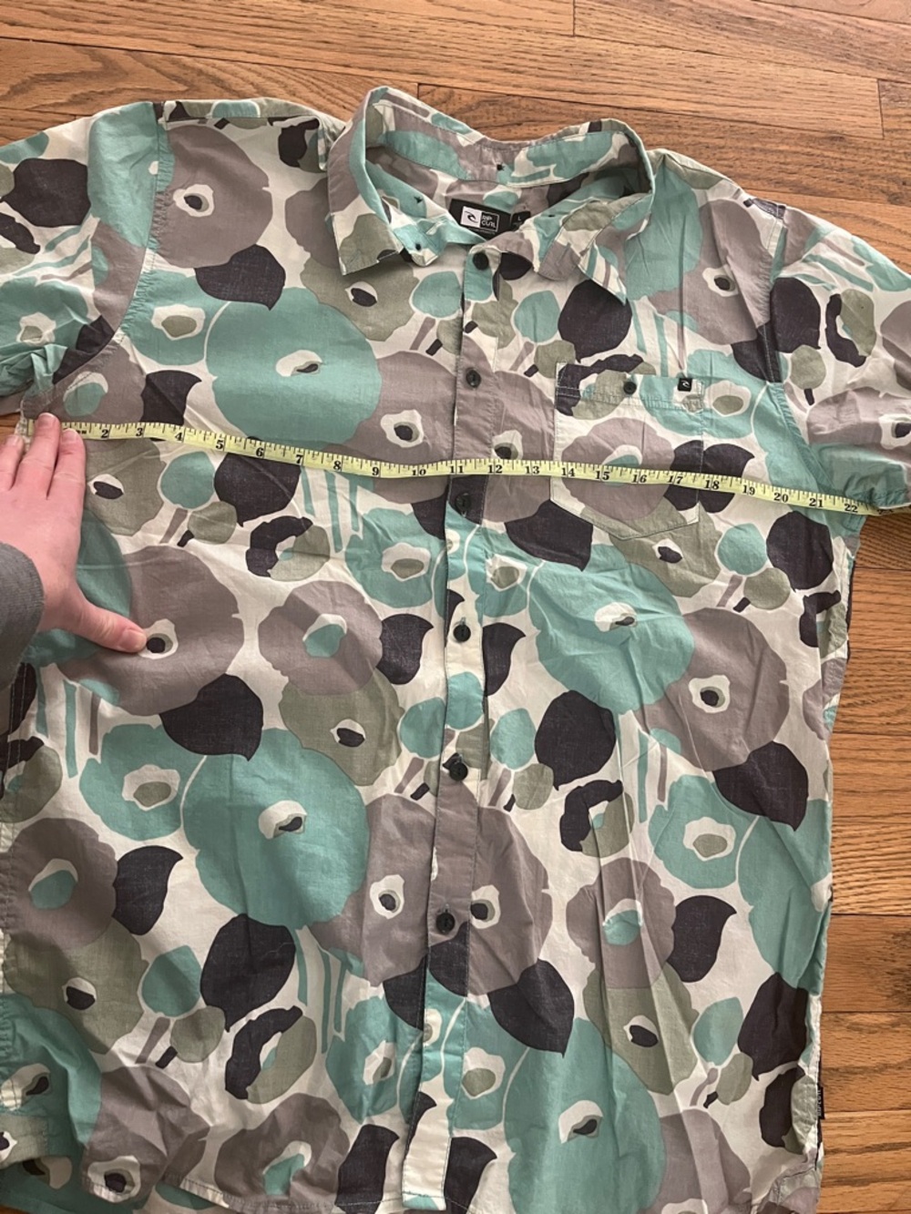 Rip Curl Men's Leaf Pattern Shirt - Green and Black - Picture 4 of 5